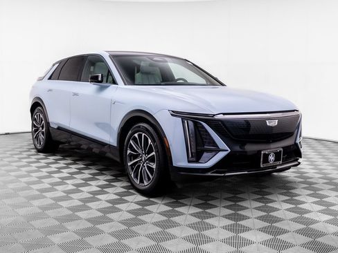 Used 2024 Cadillac Lyriq Sport AWD/4WD image 9