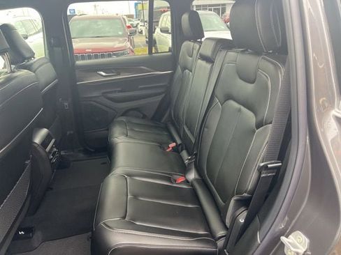 New 2025 Jeep Grand Cherokee Limited image 18