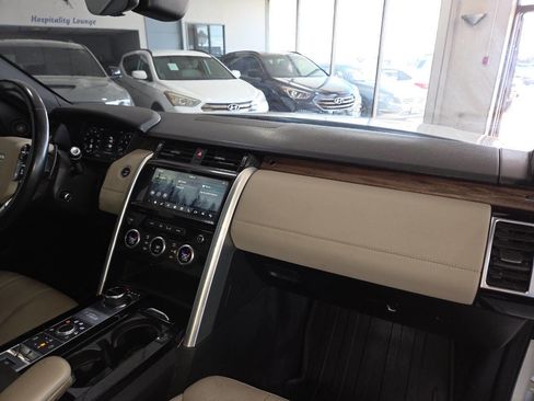Used 2019 Land Rover Discovery HSE AWD/4WD image 30
