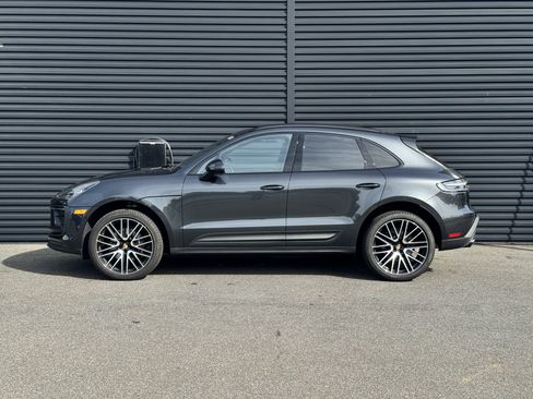Certified 2026 Porsche Macan AWD/4WD image 2