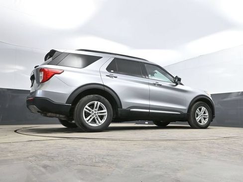 Used 2024 Ford Explorer XLT w/ Equipment Group 202A AWD/4WD image 44