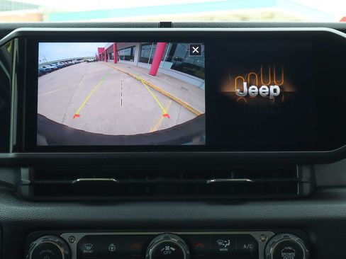Used 2024 Jeep Wrangler Willys AWD/4WD image 12