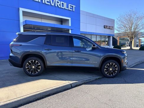New 2026 Chevrolet Traverse LT w/ Sun and Wheel Package FWD image 2