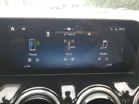 Used 2025 Mercedes-Benz GLA 250 4MATIC image 28