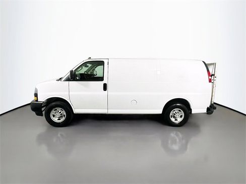 Used 2021 Chevrolet Express 3500 w/ Driver Convenience Package image 4