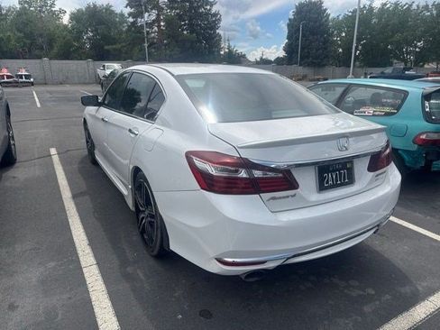Used 2017 Honda Accord Sport image 7
