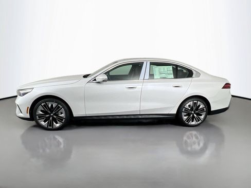 Used 2026 BMW 530i xDrive AWD/4WD image 3