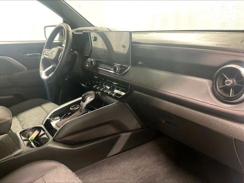 Used 2024 Chevrolet Colorado Z71 w/ Z71 Convenience Package 2 image 14