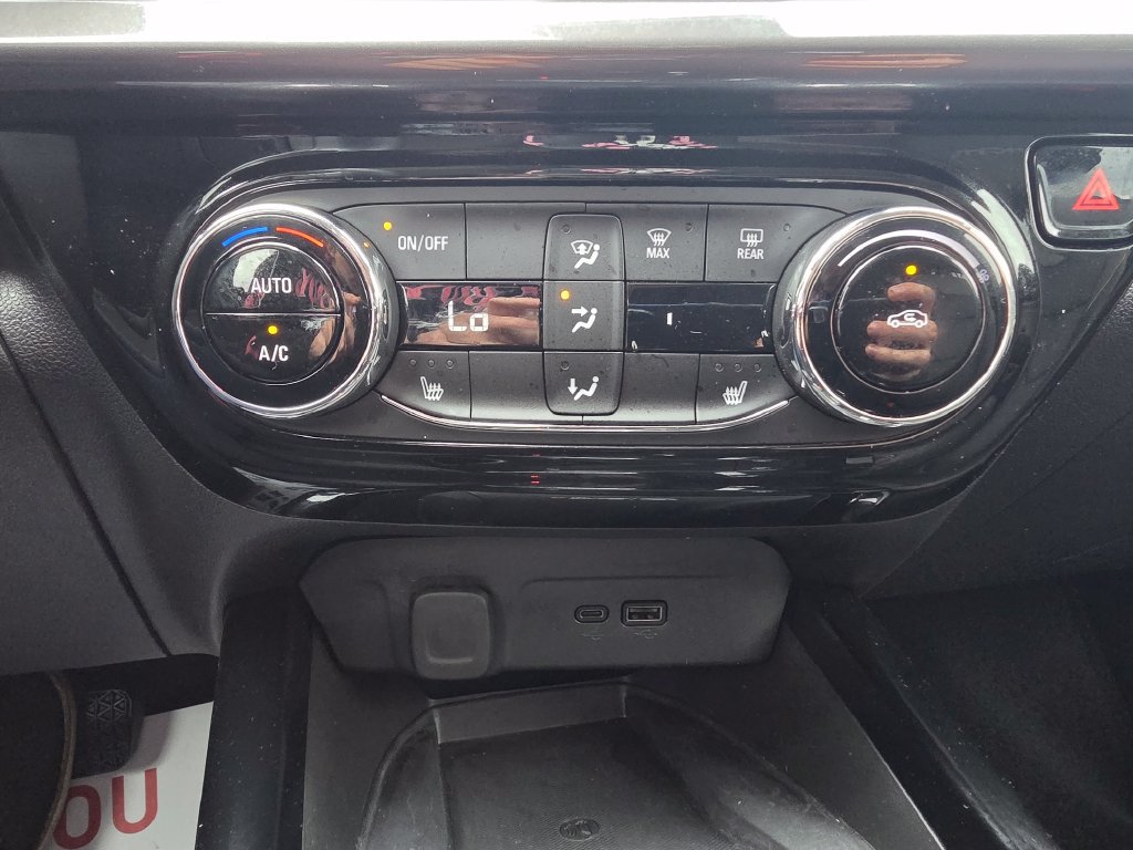 Used 2025 Chevrolet Trax ACTIV w/ Sunroof Package FWD image 19