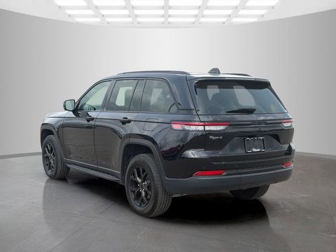 Used 2024 Jeep Grand Cherokee Altitude AWD/4WD image 5
