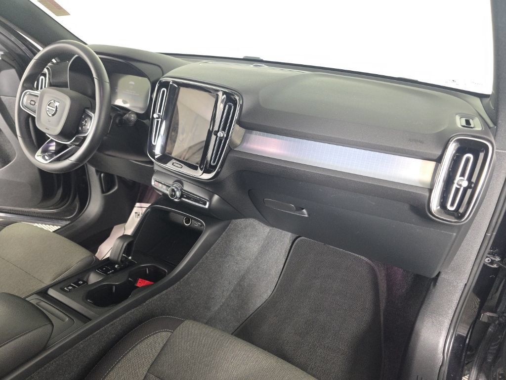 Used 2024 Volvo XC40 B5 Core AWD/4WD image 38