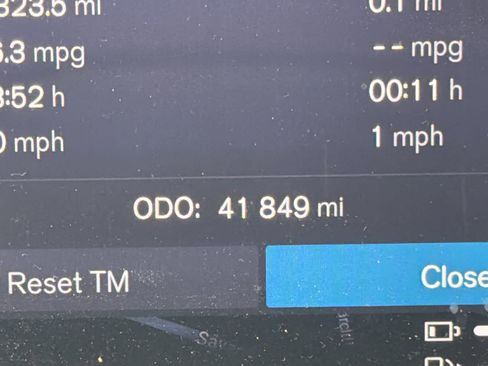 Certified 2024 Volvo XC90 T8 Ultimate w/ Protection Package Premier image 36