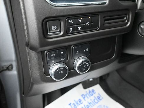 Used 2023 GMC Yukon XL SLT image 31