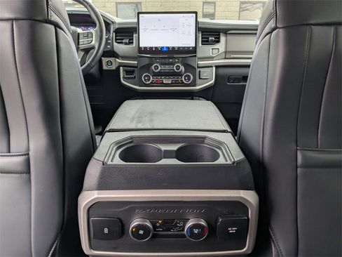 Used 2024 Ford Expedition Max XLT image 32