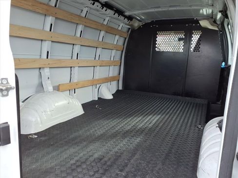 Used 2024 GMC Savana 2500 w/ Driver Convenience Package image 9