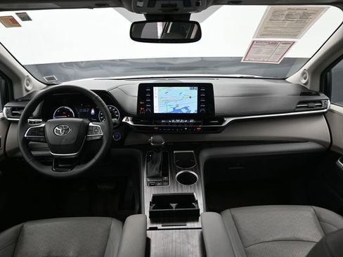 Certified 2023 Toyota Sienna Limited image 26