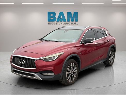 Used 2017 INFINITI QX30 Premium image 3