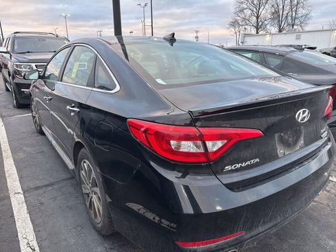 Used 2021 Hyundai Elantra SEL image 4