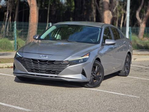 Used 2021 Hyundai Elantra SEL w/ Convenience Package image 6