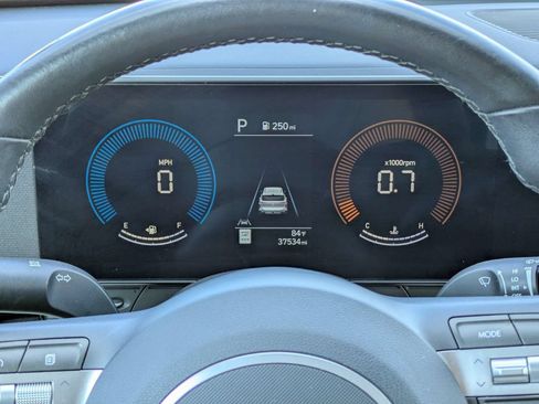Used 2025 Hyundai Kona SEL FWD image 25