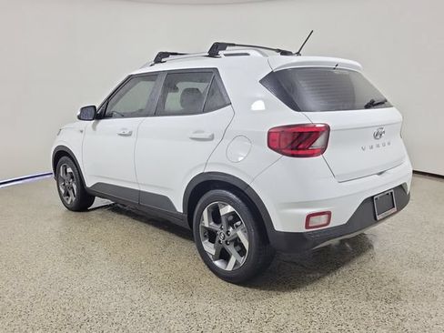 Used 2024 Hyundai Venue SEL FWD image 7