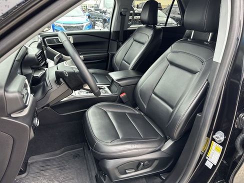 Used 2023 Ford Explorer XLT w/ Equipment Group 202A AWD/4WD image 13