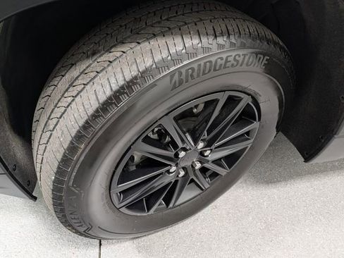 Used 2023 Chevrolet Traverse LT image 10