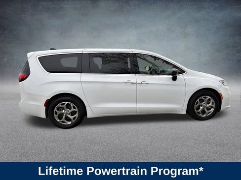 Used 2024 Chrysler Pacifica Limited image 7