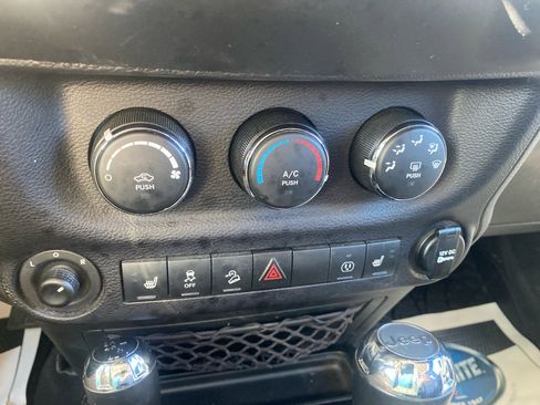 Used 2016 Jeep Wrangler Unlimited Rubicon image 19