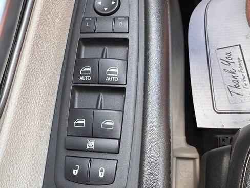 Used 2022 Chrysler Pacifica Touring-L FWD image 23