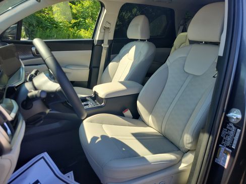 Used 2024 Kia Sorento S w/ Panoramic Sunroof Package AWD/4WD image 14