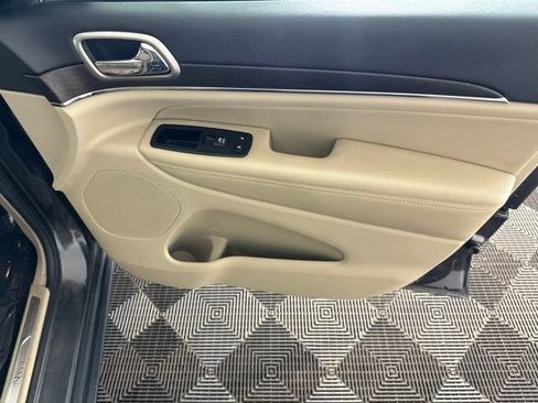 Used 2017 Jeep Grand Cherokee Limited AWD/4WD image 24