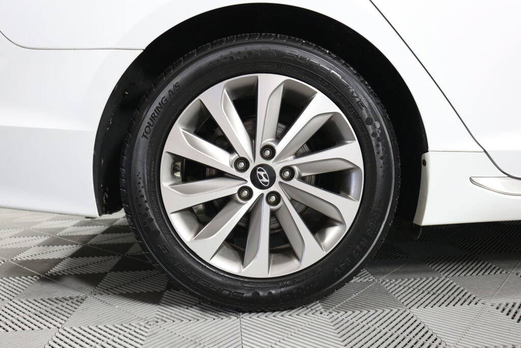 Used 2016 Hyundai Sonata Sport w/ Option Group 1V FWD image 7