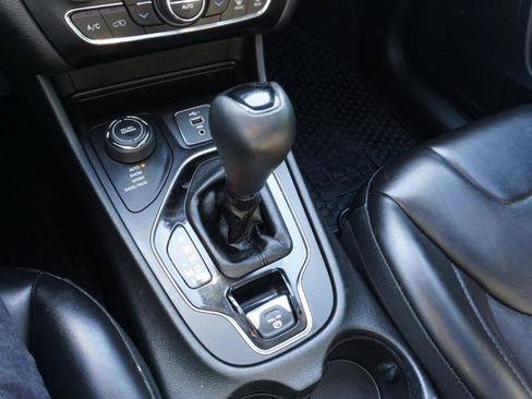 Used 2019 Jeep Cherokee Latitude Plus image 24