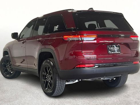 New 2025 Jeep Grand Cherokee Altitude image 5