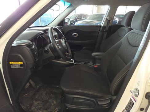 Used 2018 Kia Soul FWD image 14