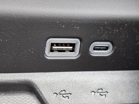 New 2025 Chevrolet Suburban Premier image 9