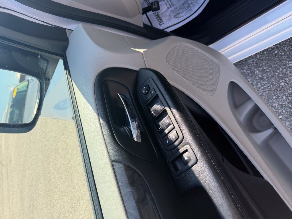Used 2018 Dodge Grand Caravan SE FWD image 9