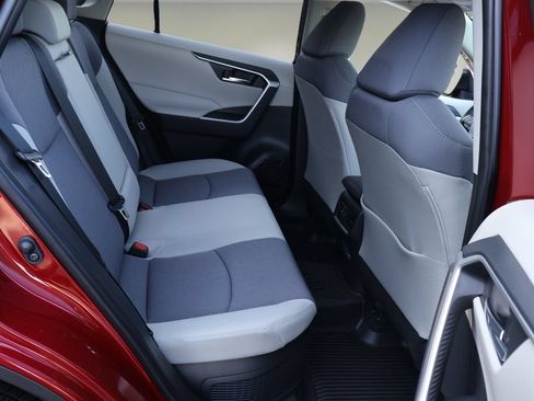Certified 2025 Toyota RAV4 XLE AWD/4WD image 17