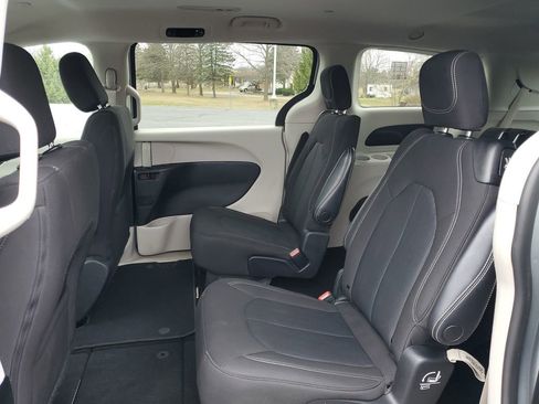 Used 2022 Chrysler Voyager LX FWD image 28
