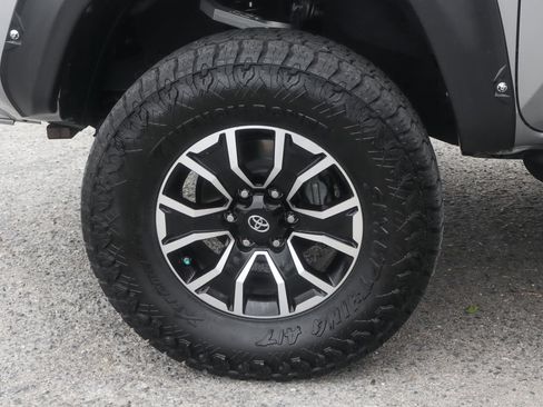 Used 2020 Toyota Tacoma TRD Sport w/ Technology Package AWD/4WD image 41
