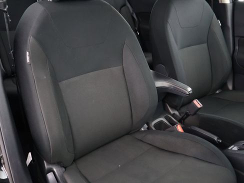 Used 2025 Nissan Kicks Play S image 16