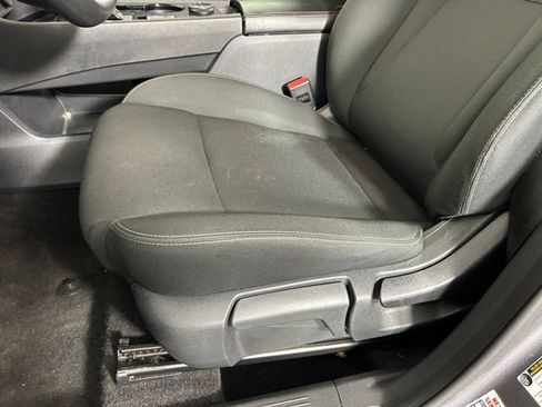 Used 2024 Nissan Rogue S AWD/4WD image 18