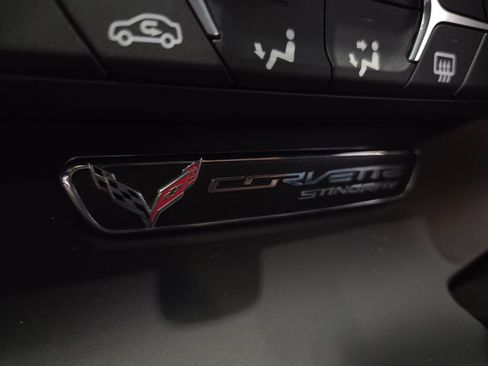 Used 2019 Chevrolet Corvette Stingray Coupe w/ Carbon Flash Badge Package RWD image 17