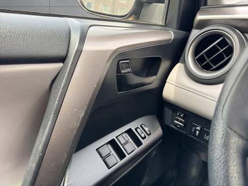 Certified 2018 Toyota RAV4 LE AWD/4WD image 11