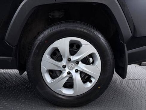 Used 2024 Toyota RAV4 LE FWD image 32
