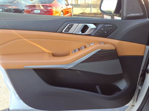 Used 2025 BMW X7 xDrive40i w/ M Sport Package image 19