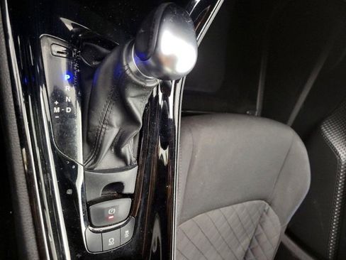 Used 2018 Toyota C-HR XLE image 5