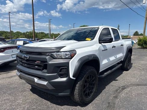 Used 2023 Chevrolet Colorado Trail Boss w/ Technology Package AWD/4WD image 1