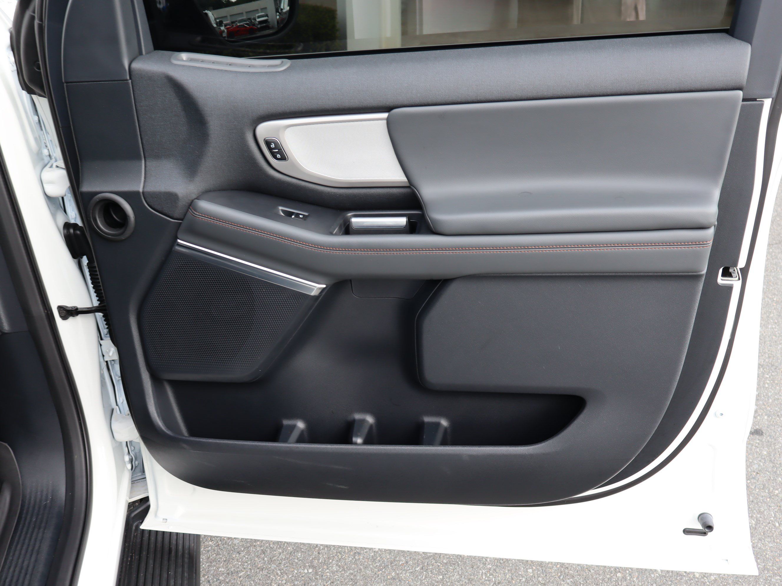 Used 2025 Ford Expedition Active RWD image 40